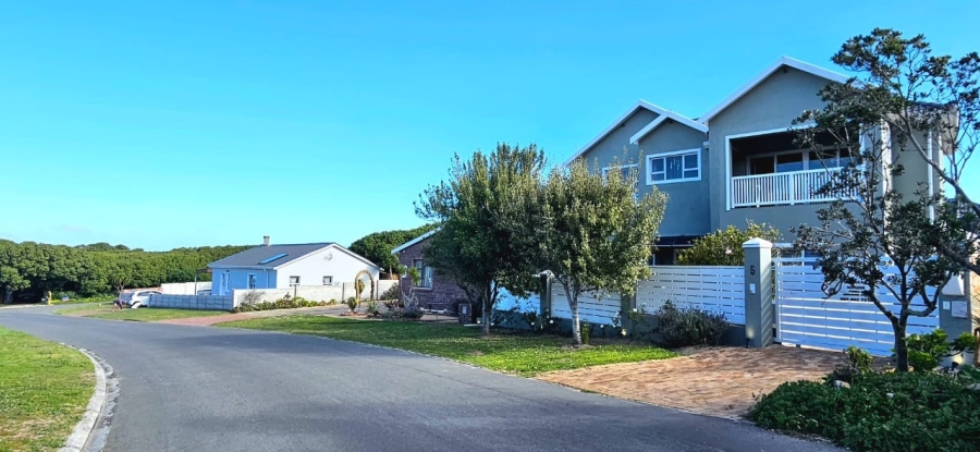 5 Bedroom Property for Sale in Kleinbaai Western Cape
